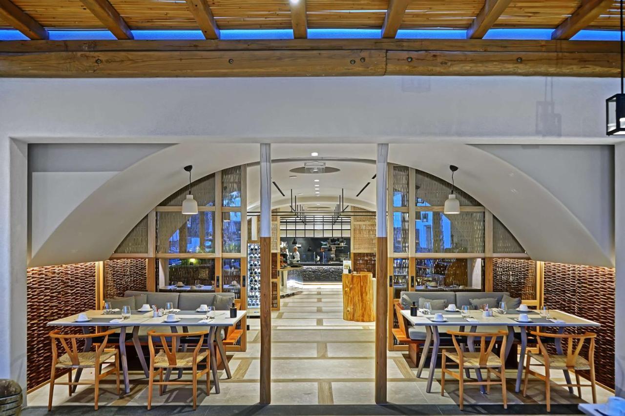 Radisson Blu Zaffron Resort, Santorini (Adults Only) Kamari  Bagian luar foto