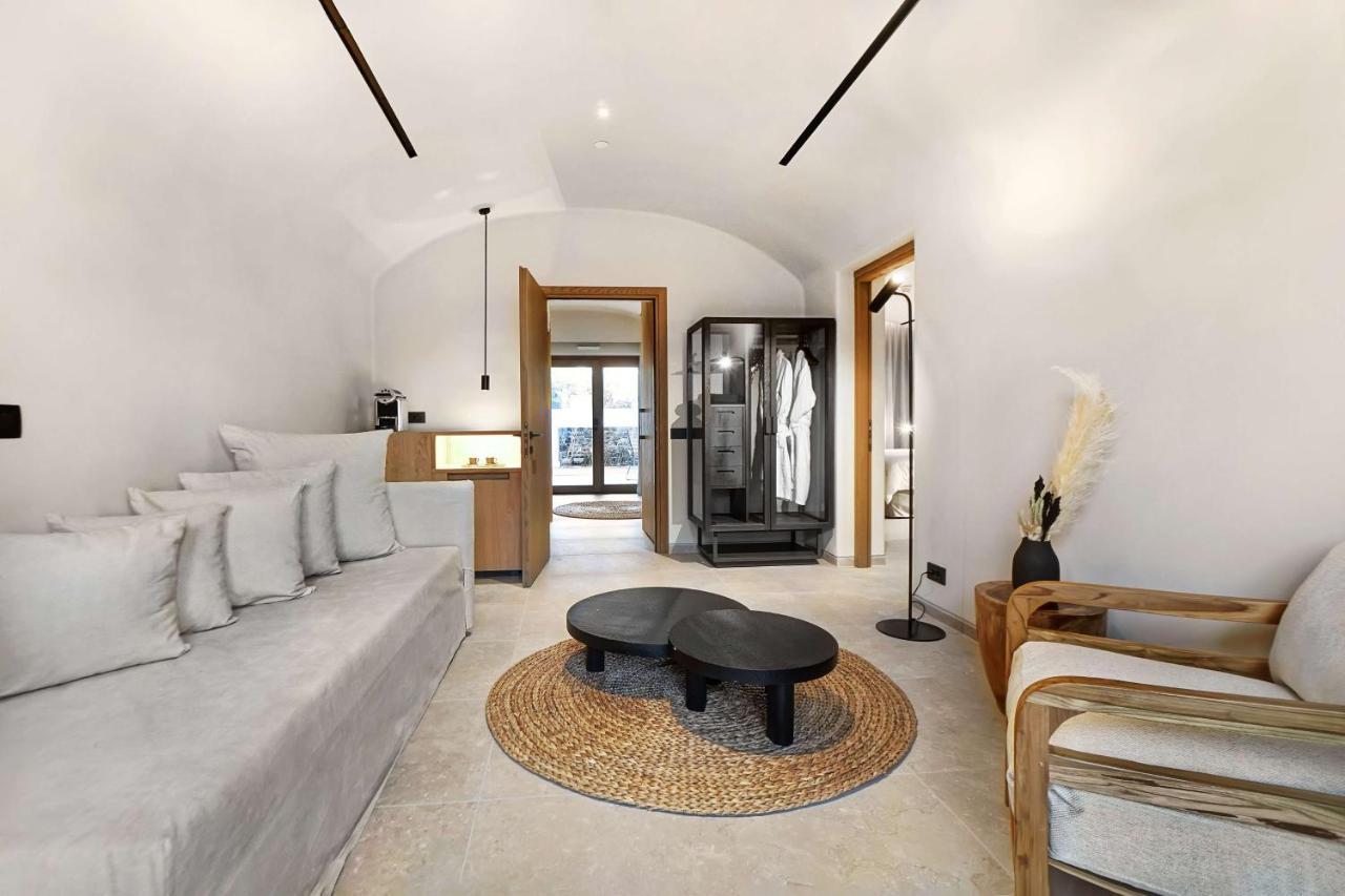 Radisson Blu Zaffron Resort, Santorini (Adults Only) Kamari  Bagian luar foto