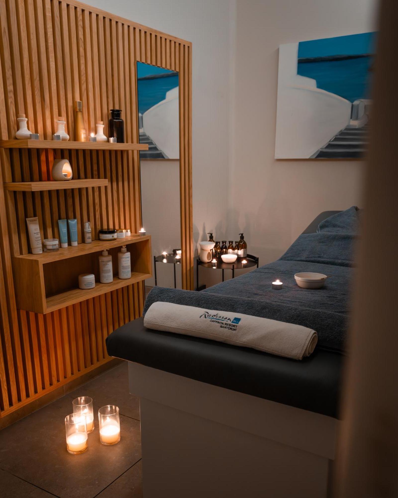 Radisson Blu Zaffron Resort, Santorini (Adults Only) Kamari  Bagian luar foto